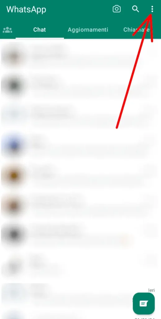 Per creare un gruppo su whatsapp apri whatsapp e clicca i tre puntini in alto a destra
