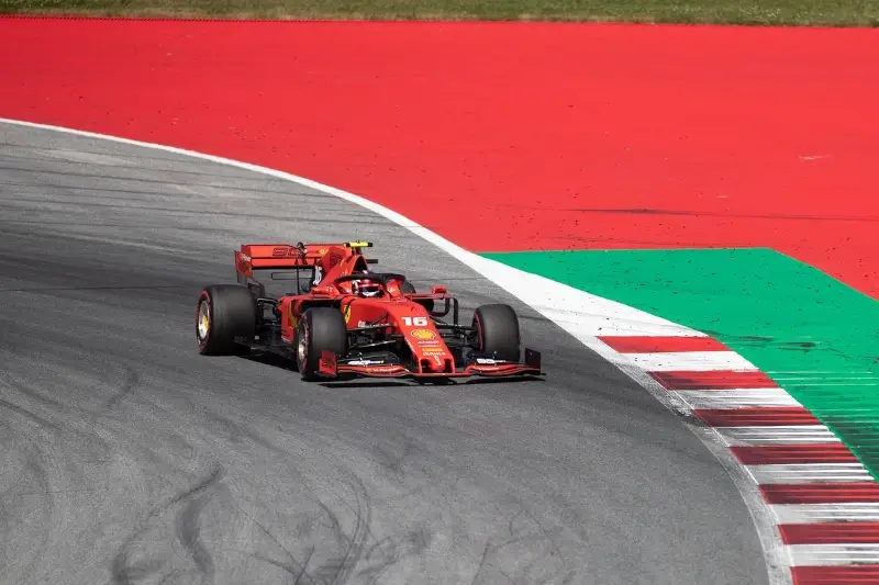 Come guardare formula 1 2024 online - Foto Ferrari by Pixabay.com