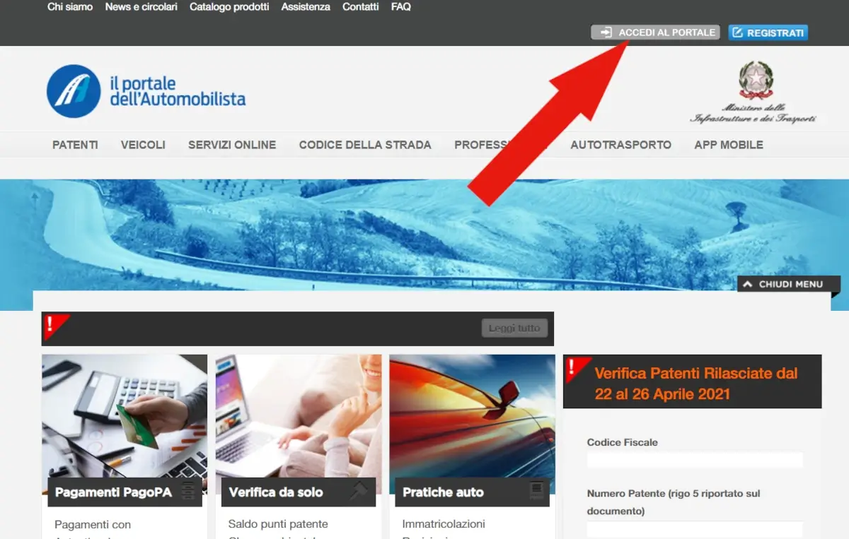 Homepage del portale dell'automobilista. Una freccia indica il tasto da cliccare per effettuare l'accesso.