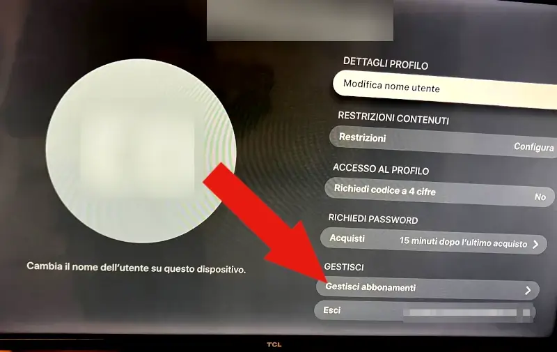 Screenshot delle impostazioni del profilo. Una freccia indica la sezione gestisci abbonamenti.