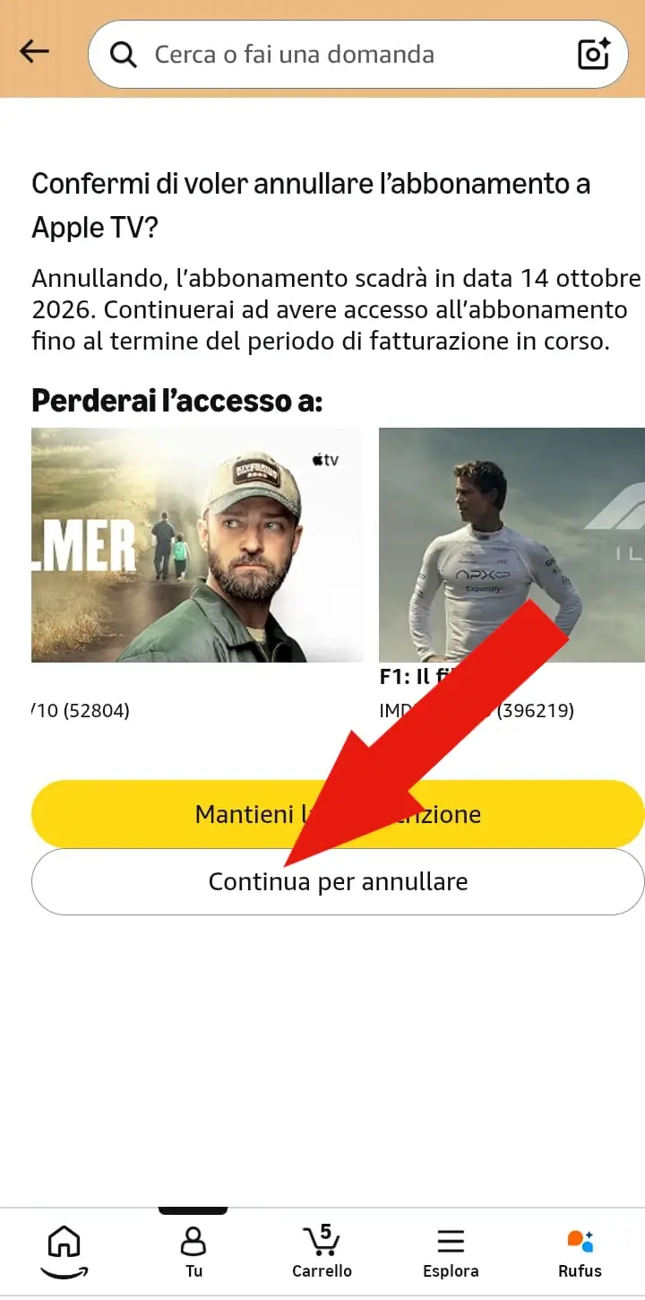 Screenshot dei suggerimenti di Amazon che invitano a non cancellarsi, e una freccia indica il tasto per proseguire e annullare l'abbonamento.
